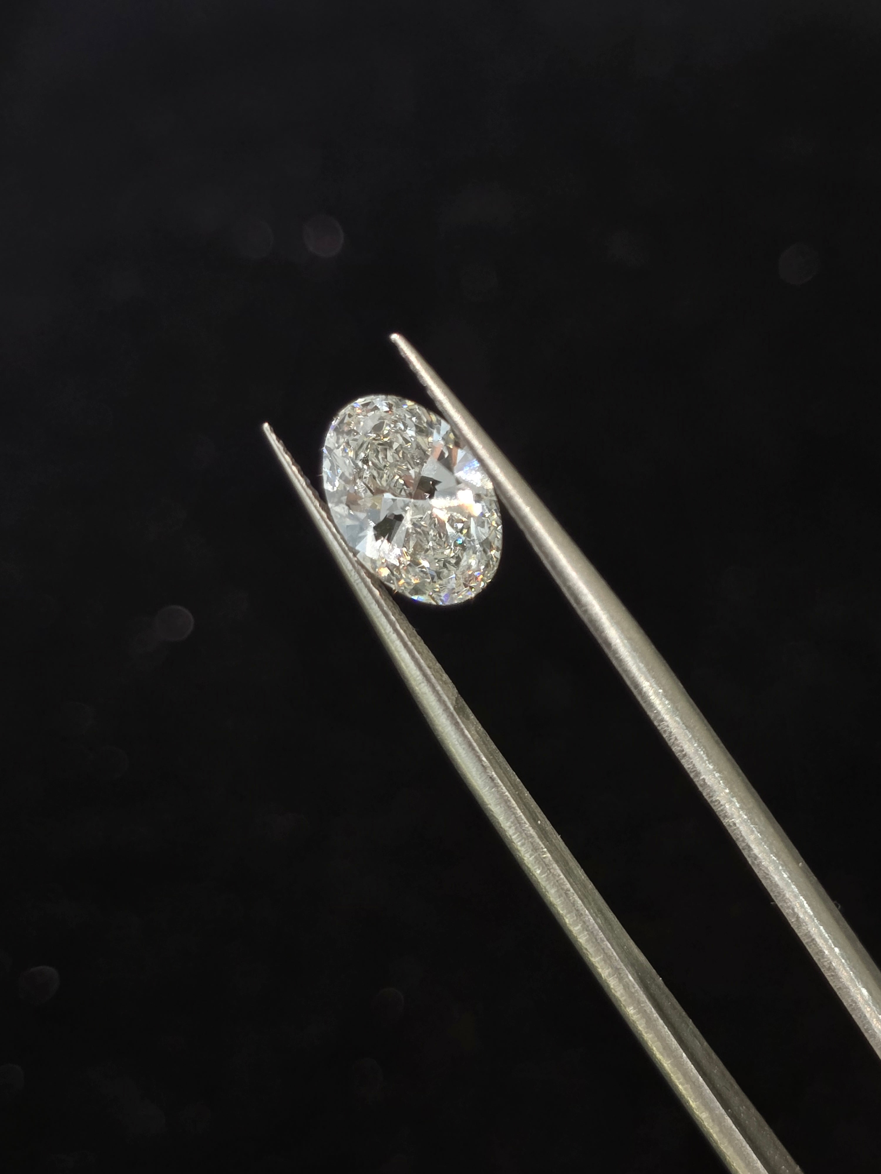 Oval (VS1-F) 2.41ct Lab Grown Diamond – IGI Certified