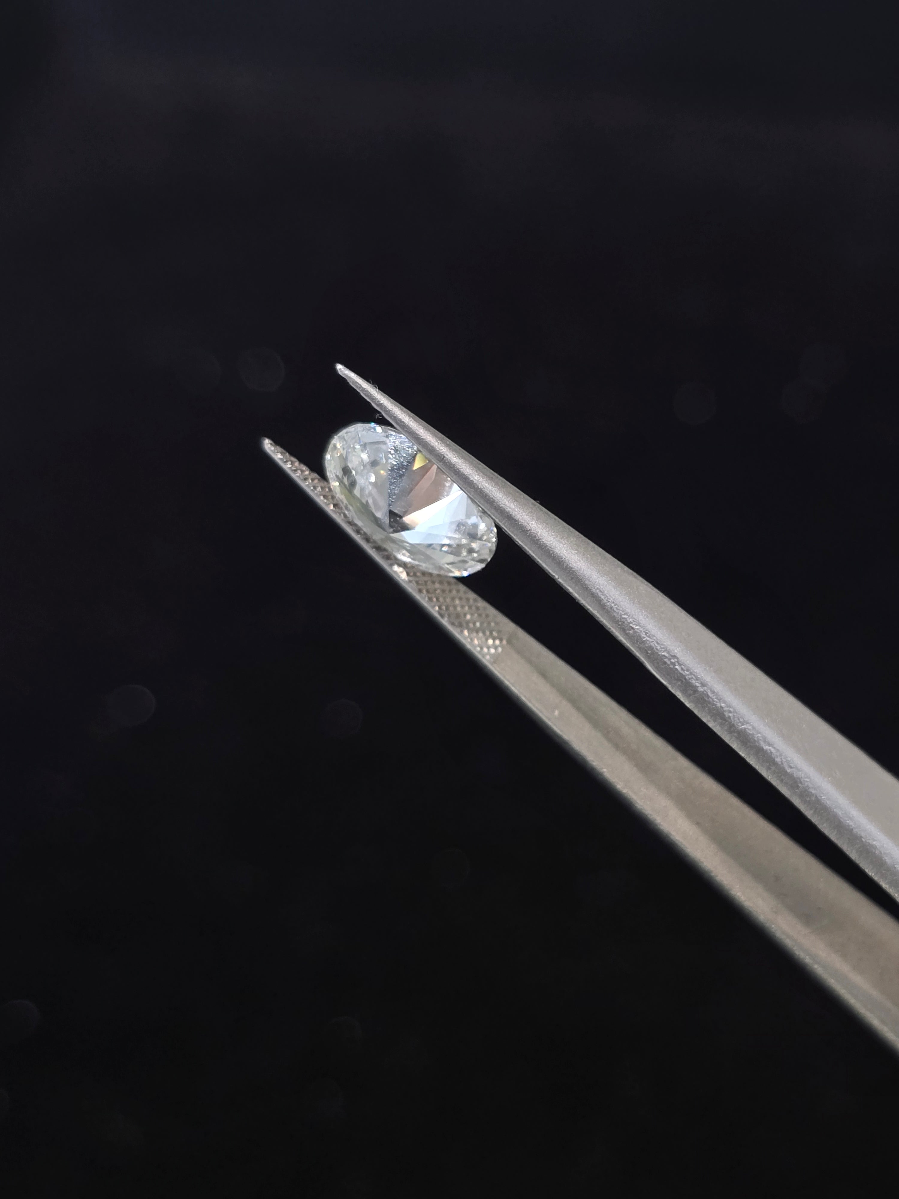 Oval (VS1-F) 2.06ct Lab Grown Diamond – IGI Certified