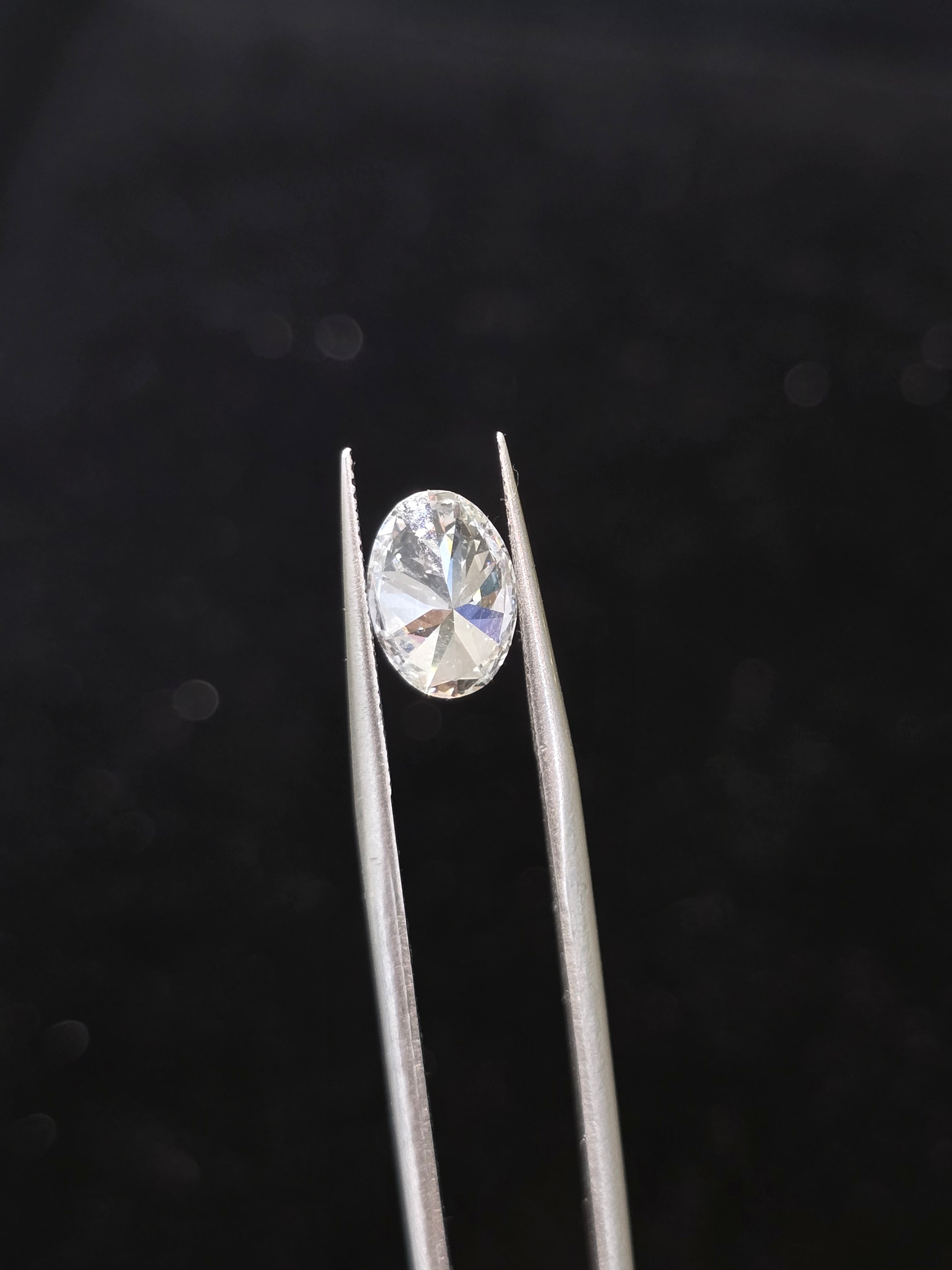 Oval (VS1-F) 2.06ct Lab Grown Diamond – IGI Certified