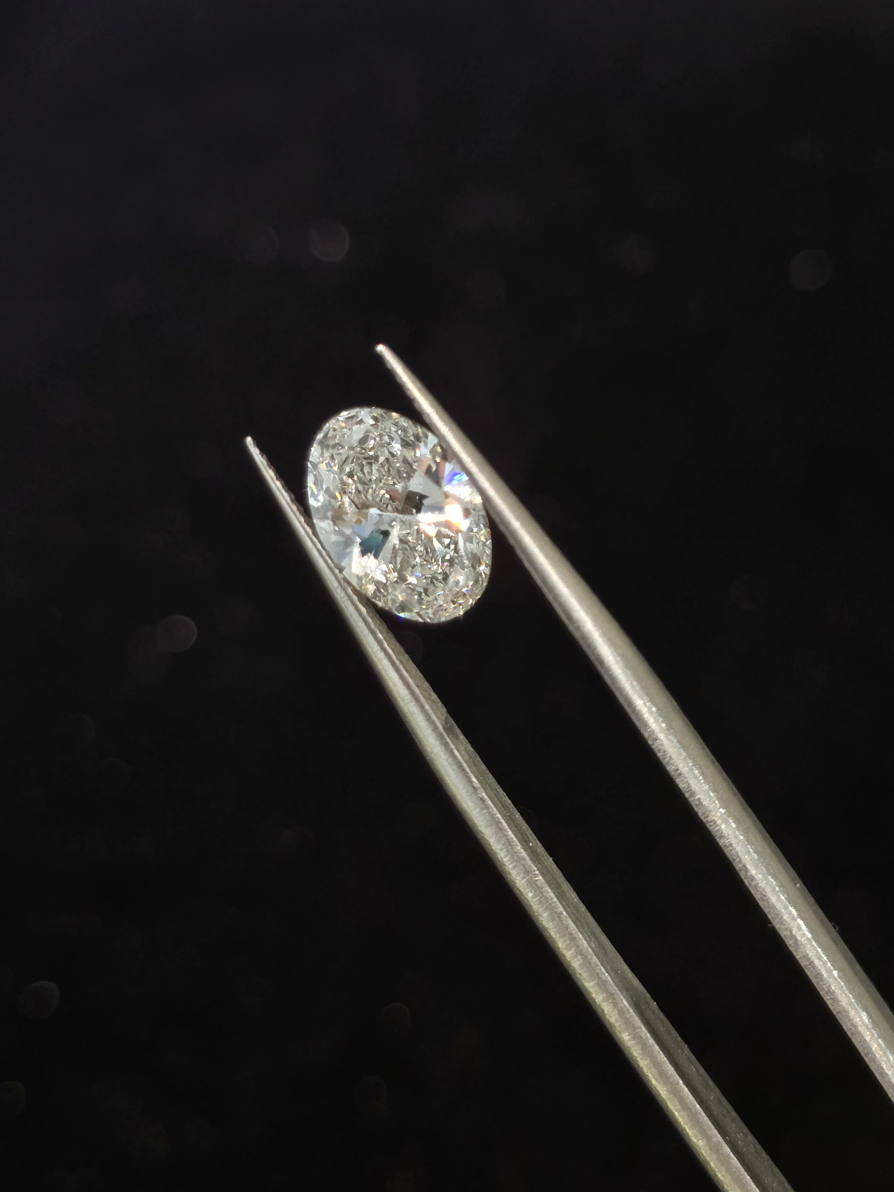Oval (VS1-F) 2.41ct Lab Grown Diamond – IGI Certified