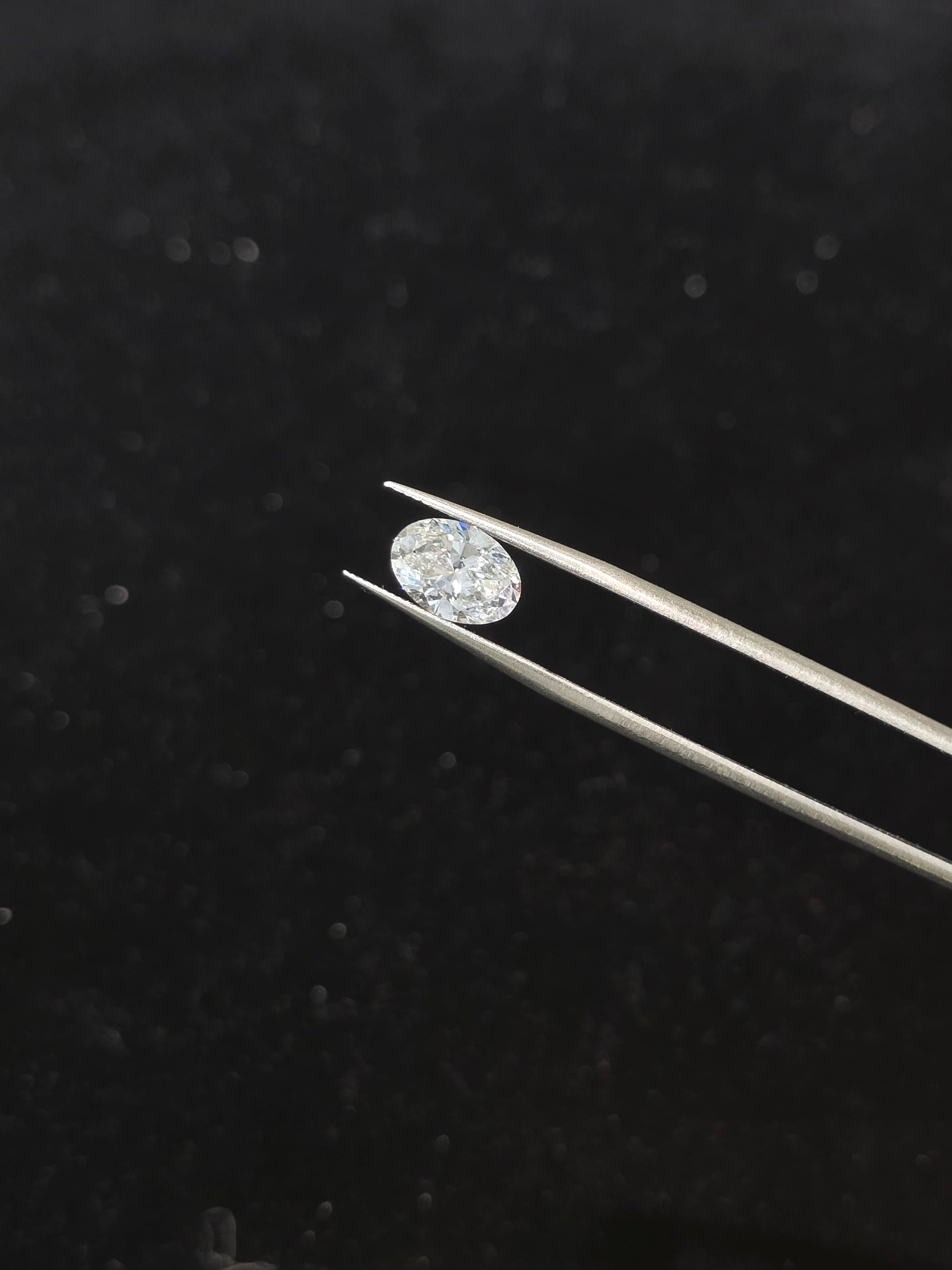Oval (VS1-F) 2.06ct Lab Grown Diamond – IGI Certified