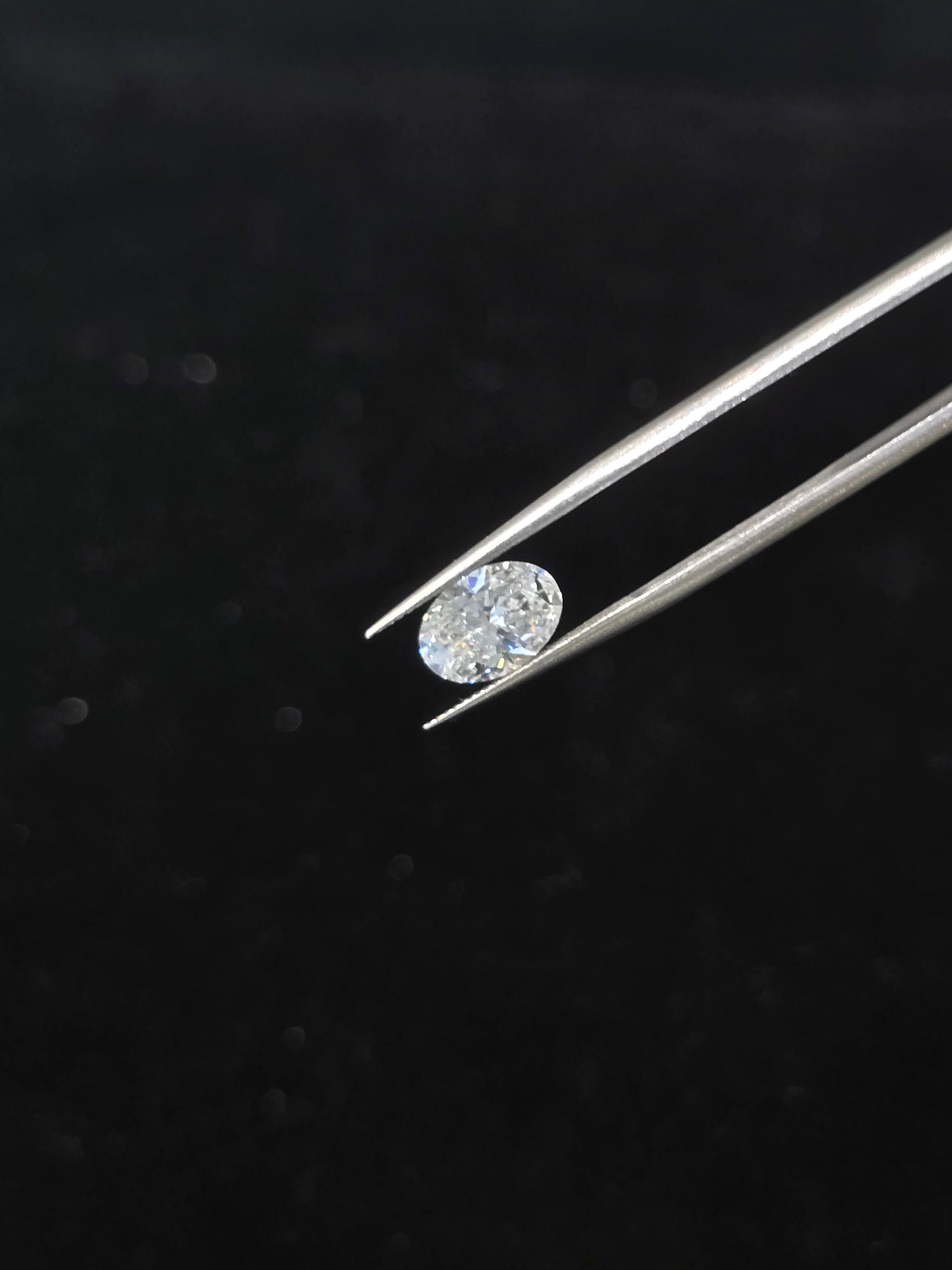 Oval (VS1-F) 2.06ct Lab Grown Diamond – IGI Certified